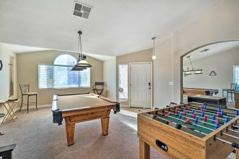 Sleek Vegas Home with Private Pool, Game Room!, Las Vegas (zdjęcie 3)