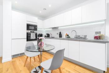 Candy Suite - 5 mins to Bullring Mall and New Street Station, Birmingham (photo 4)