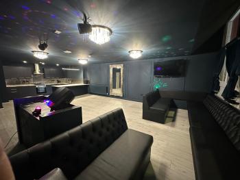 City CTR DJ party apartment - ibiza suite, Liverpool (photo 3)