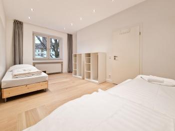 Tolstov Apartments - City Apartments with 1 or 2 Rooms - 15 Min to Messe DUS and Old Town DUS, Düsseldorf (photo 3)