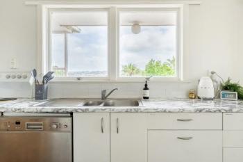 Bright & Central Home, Auckland (photo 2)