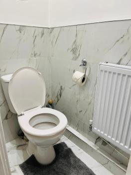 Beautiful and Homely 3 Bed House With FREE Parking So Close To Man City and City Centre, Manchester (photo 3)
