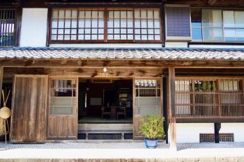 佐渡島に残る築130年の伝統的な古民家｜東夢, Sado (Foto 2)