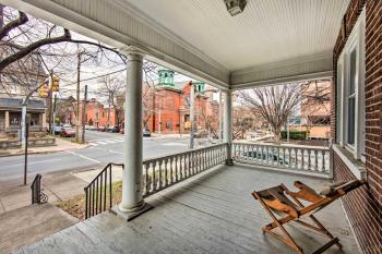 Lancaster Unit with Expansive Covered Porch!, Lancaster (Foto 2)