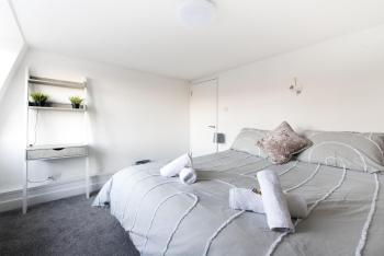 Luxe Maisonette- Parking, 4K TVs, Bath (foto 2)