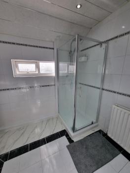 Luxury double bed with Private Bathroom, NETFLIX, work space and WiFi, Leeds (Foto 4)