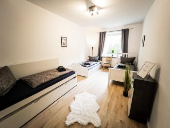 Ruhige 2 Schlafzimmer Wohnung: 5 Einzelbetten + Küche, modernes Bad, TV, Waschmaschine, Leipzig (photo 5)