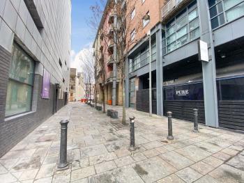 Liverpool One Beautifully Presented 2 Bedroom Apartment, Liverpool (photo 3)