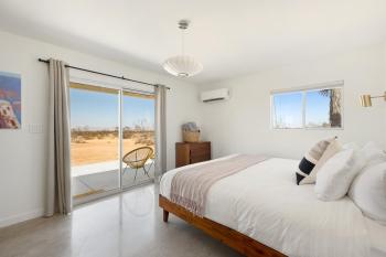 Relax in Style at The Green Jackrabbit - Hot Tub, Record Player home, Sunfair Heights (foto 5)