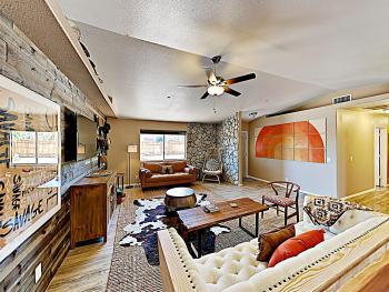 Rawhide Ranch - Walk to Pappy and Harriet's with Hot Tub! home, Yucca Valley (Foto 5)