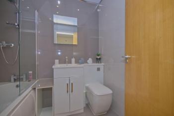Alluring 2 Bedroom Leeds City Centre Apartment- Self Check-in,Balconied Apartment, Лидс (фото 3)