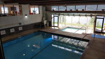 Fall Getaway - Price Drop 159 Nt! Akiskinook Beach Resort - 1 Br Condo - Rec Center with Indoor Pool, Hot Tub, Squash, Tennis, Pickle Ball, Инвермир (фото 2)