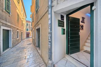 Poetry House, Split (zdjęcie 5)
