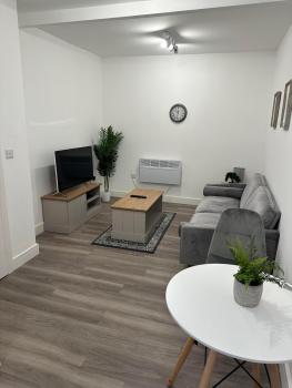 Flat in Luton Town Centre, Luton (photo 2)