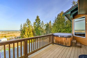 Stunning Sequim Hideaway with Hot Tub and Views, Sequim (fotografie 3)