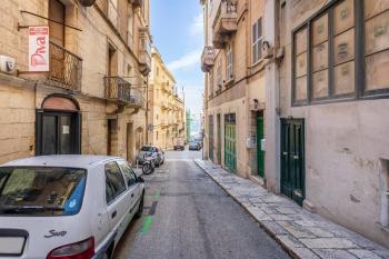City Penthouse with roof terrace and sea views, La Valette (photo 4)