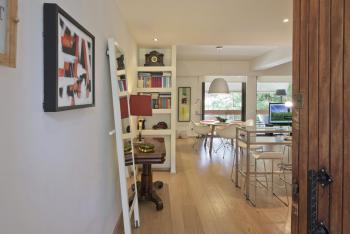 Sea Breeze Spacious Apt near Vouliagmeni Beach, Atene (foto 5)
