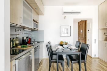 LIL Apartment with Stunning View, Parking & AC by EasyBNB Premium, Praha (fotografie 3)