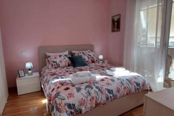 Cozy sunlit apartment with scenic balcony view, Tirana (photo 2)