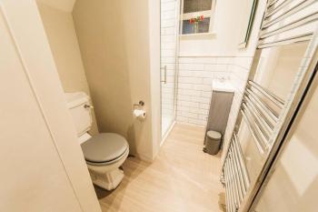 New -Bright -Fresh - with parking & for electric cars, Bath (fotografie 5)