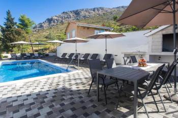 Villa in Podstrana with large outside swimming pool & hot tub for 14 people, Podstrana (zdjęcie 5)
