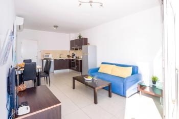 SHARON - Coralli Beachfront Apartment, Protaras (foto 5)