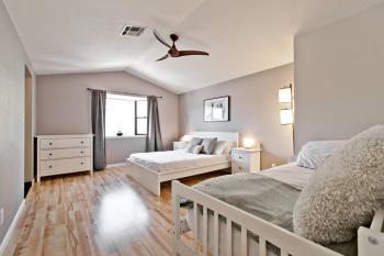 Bright, Modern 4BR with Beautiful Backyard & Pool!, Las Vegas (photo 4)