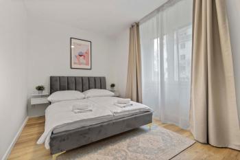 2 BR Apt Steps to Nivy Station, Bratislava (fotografie 2)