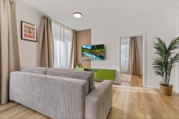 2 BR Apt Steps to Nivy Station, Bratislava (fotografie 5)