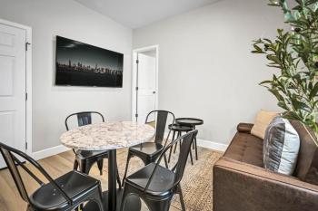 Two Bedroom - King in Master Heart of Downtown Vista, Vista (photo 5)
