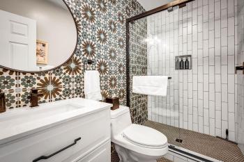 Two Bedroom - King in Master Heart of Downtown Vista, Vista (photo 3)