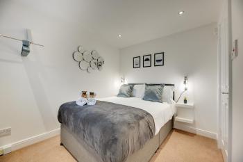 Armstrong Apartments - By Week2Week, Newcastle upon Tyne (photo 5)