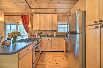 Cabin with Decks and Fire Pit Near Lost River!, Basye (photo 5)