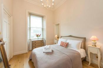 Luxurious city centre self catering apartment, Edinburgh (photo 5)