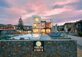 Rodo Seafront Villa with Heated private pool and jacuzzis by Volta Suites and Villas, Kokkíni Khánion (Foto 2)