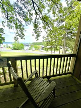 SU13 - Lake view King Studio with full kitchen, deck overlooking Lake Ouachita, king bed and queen sleeper sofa, Mount Ida (Foto 4)