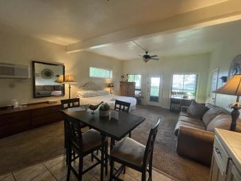 SU13 - Lake view King Studio with full kitchen, deck overlooking Lake Ouachita, king bed and queen sleeper sofa, Mount Ida (Foto 5)
