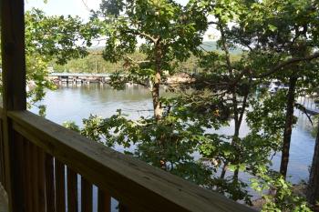 C10 - Lake view two bedroom, two bath log-sided, luxury Harbor North loft cottage with hot tub overlooking Lake Ouachita, Mount Ida (foto 2)