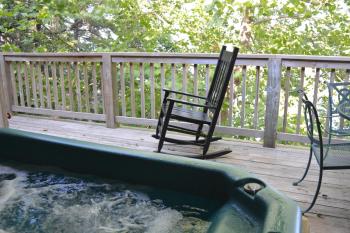 C10 - Lake view two bedroom, two bath log-sided, luxury Harbor North loft cottage with hot tub overlooking Lake Ouachita, Mount Ida (foto 3)