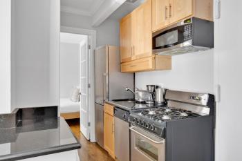 E Village 1BR w in-unit WD nr Park NYC-722, New York (photo 4)