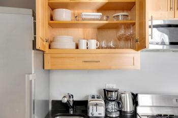 E Village 1BR w in-unit WD nr Park NYC-722, New York (photo 5)