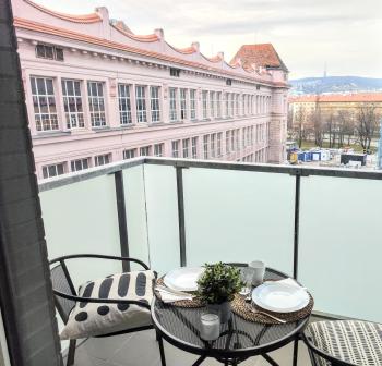 Yarn - free private parking - balcony with city view - Central shopping mall, Bratislava (fotografie 4)
