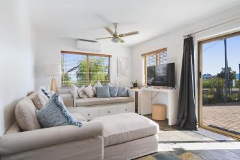 Oceanview Manor by Peppy Beach Retreats - Two Houses in One with Panoramic Views, Capel (foto 3)
