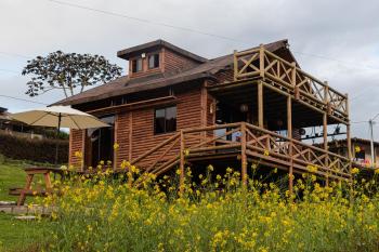 Luz del bosque, chalet con jacuzzi y chimenea en Santa Elena, Medellín (Foto 4)