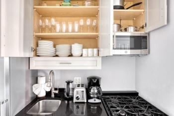 Luxe E Village 2BR w WD nr TJ NYC-855, New York (Foto 5)