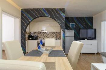 Apartment in Okrug Gornji with sea view, terrace, air conditioning, WiFi 5134-1, Trogir (photo 2)