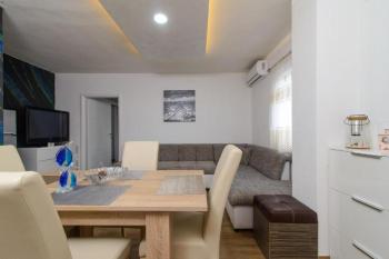 Apartment in Okrug Gornji with sea view, terrace, air conditioning, WiFi 5134-1, Trogir (photo 3)