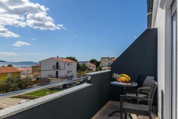 Apartment in Okrug Gornji with sea view, balcony, air conditioning, WiFi 5134-5, Trogir (Foto 3)
