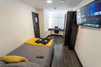 STAY SA Cosy equipped studios available 10 mins from the city! Free WIFI &50 SMART TV's!, Birmingham (Foto 4)