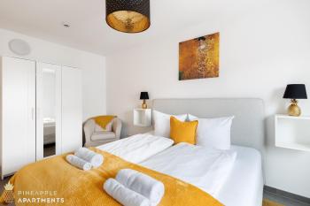 PINEAPPLE APARTMENTS - Zwinger VI - 98qm - 1x free parking, Dresden (Foto 2)
